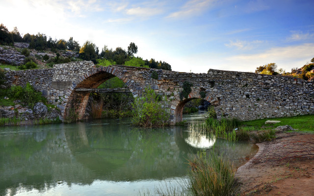 Stone bridge river grassy panorama free wallpaper for desktop - medium preview image