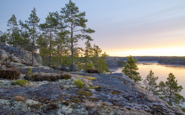 Rocky cliff lake sunset trees free wallpaper for desktop - medium preview image