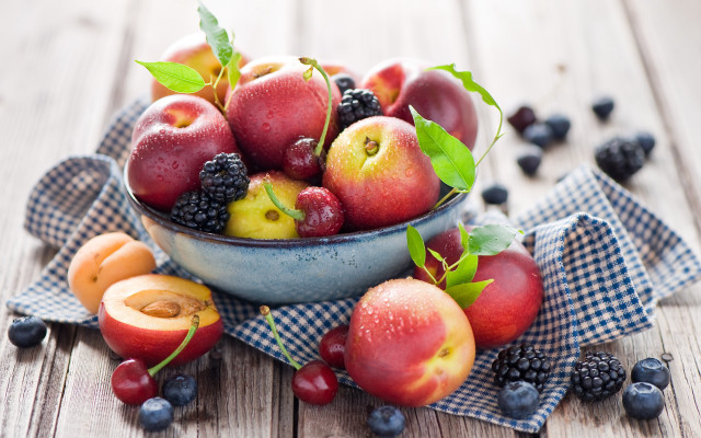 Bowl of fruit blueberries peaches free wallpaper for desktop - medium preview image