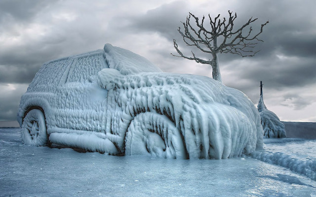 Icy car tree cloudy horizon free wallpaper for desktop - medium preview image