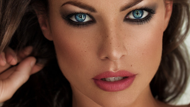 Blue eyes pink lips wind free wallpaper for desktop - medium preview image