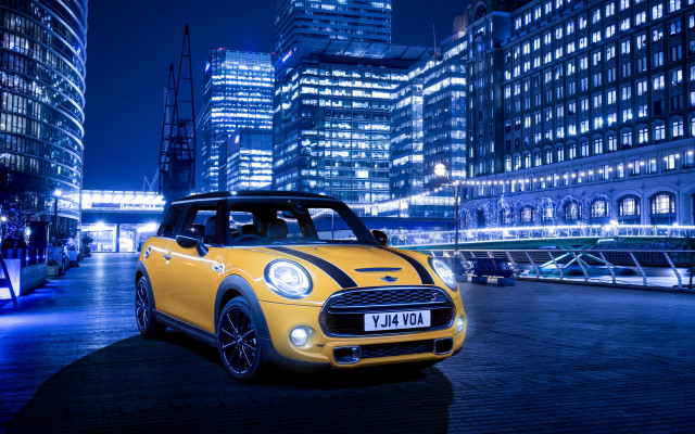 Yellow mini cooper night city free wallpaper for desktop - medium preview image