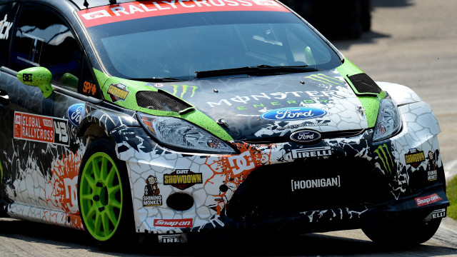 Car painted front track number free wallpaper for desktop - medium preview image