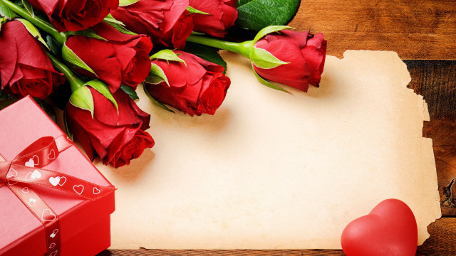 Red heart roses table paper free wallpaper for desktop - medium preview image