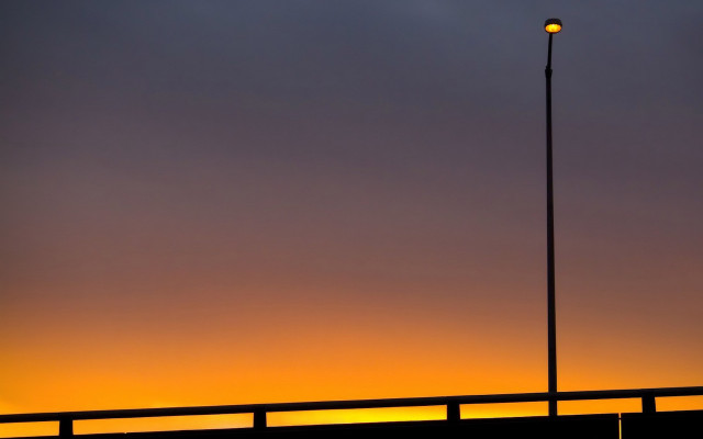 Bridge sunset streetlight yellow Évariste free wallpaper for desktop - medium preview image