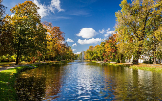 River park autumn leaves impressionist free wallpaper for desktop - medium preview image