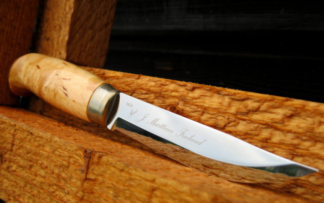 Knife engraving wooden table beach free wallpaper for desktop - medium preview image