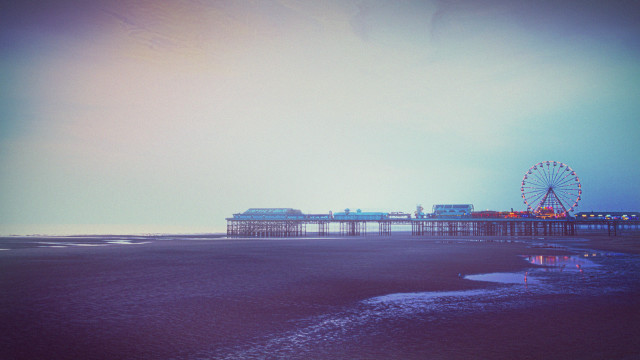 Ferris wheel beach pier dusk free wallpaper for desktop - medium preview image