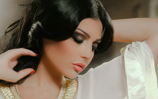 Woman gold necklace white shirt free wallpaper for desktop - medium preview image