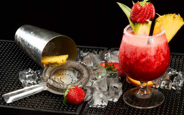 Strawberry pineapple drink stilllife food free wallpaper for desktop - medium preview image