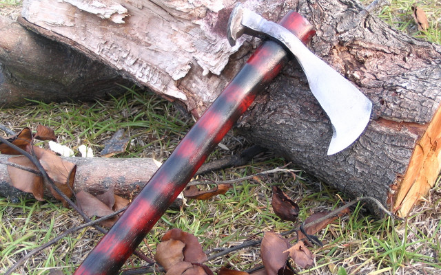 Large axe tree trunk knife free wallpaper for desktop - medium preview image