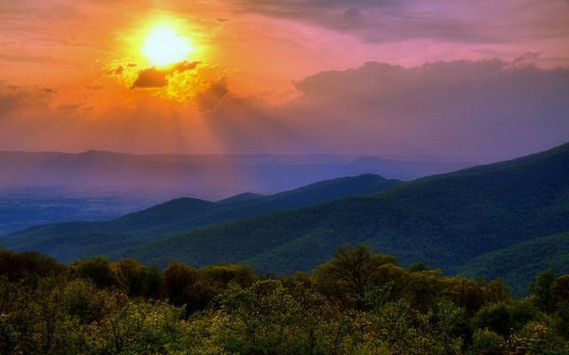 Sunset mountain range crepuscular rays free wallpaper for desktop - medium preview image