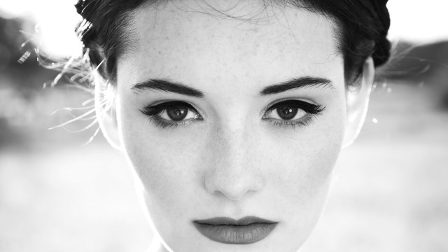 Freckled hair tie serious black free wallpaper for desktop - medium preview image