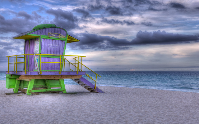 Lifeguard tower beach ladder cloudy free wallpaper for desktop - medium preview image