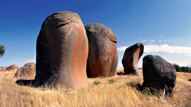 Rock sculpture outdoor landart surrealist free wallpaper for desktop - medium preview image