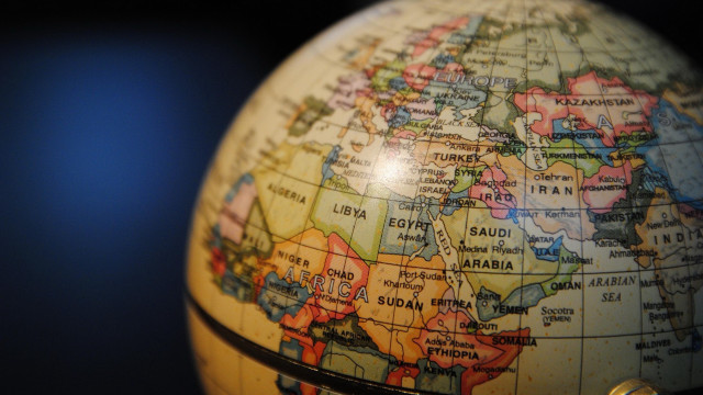 Globe typographic tiltshift global blur free wallpaper for desktop - medium preview image