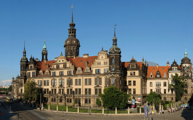 Heidelberg clock tower street cityscape free wallpaper for desktop - medium preview image