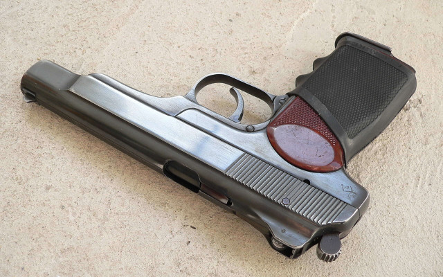 Gun reddot blackcase cobra stockphoto free wallpaper for desktop - medium preview image