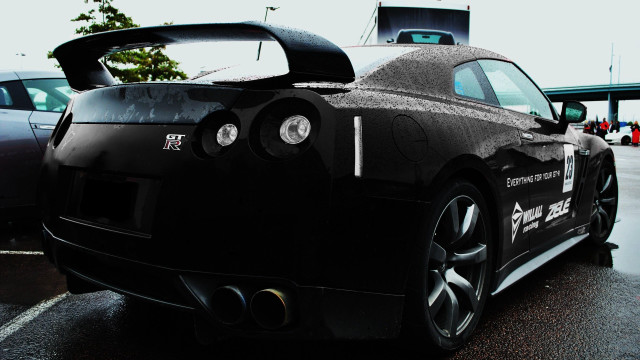 Black sports car rain hood free wallpaper for desktop - medium preview image