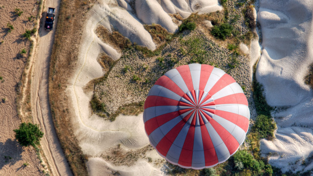 Hot air balloon field truck free wallpaper for desktop - medium preview image