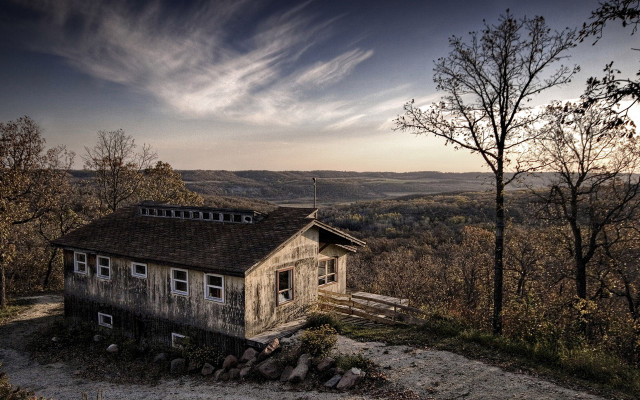 Run down house valley trees free wallpaper for desktop - medium preview image