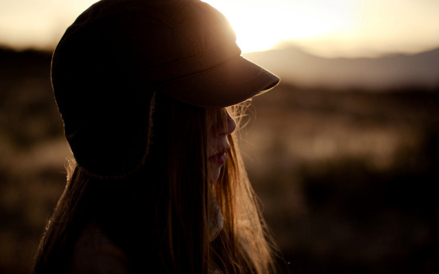 Woman hat sunset beach sand free wallpaper for desktop - medium preview image