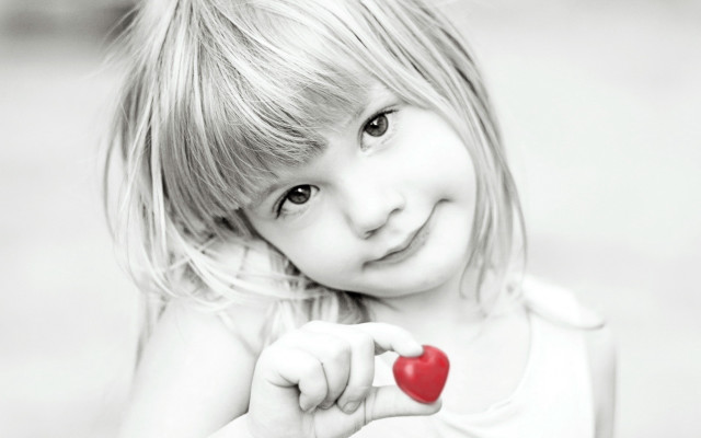 Little girl holding heart smiling free wallpaper for desktop - medium preview image