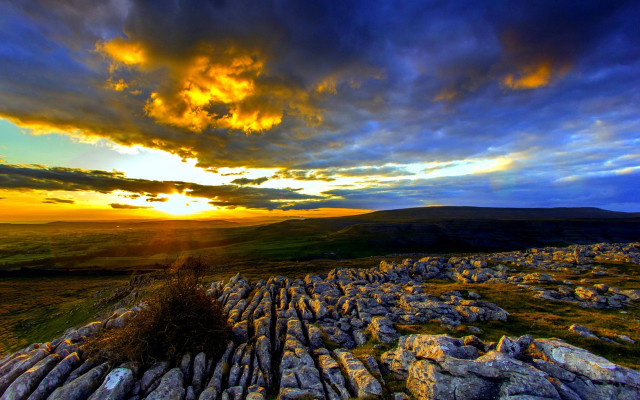 Sunset rocky landscape lone tree free wallpaper for desktop - medium preview image