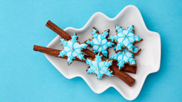 Cookies blue icing cinnamon sticks free wallpaper for desktop - medium preview image