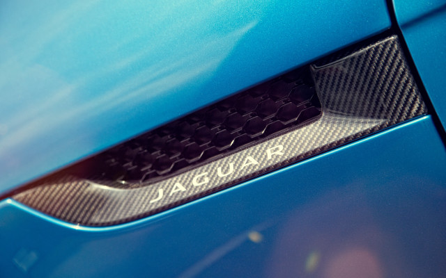 Blue car logo emblem tiltshift free wallpaper for desktop - medium preview image