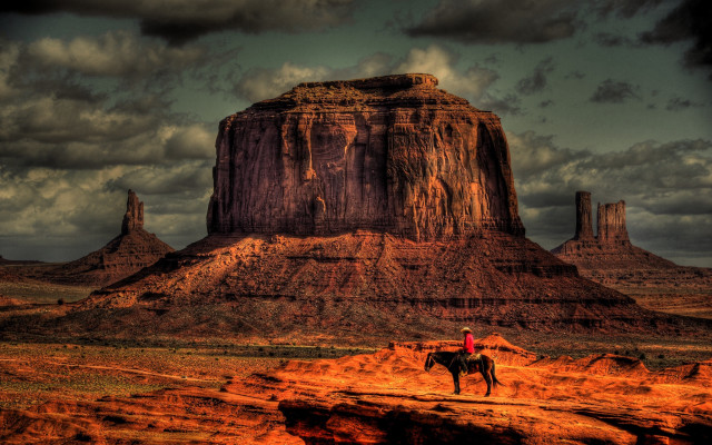 Desert horse mountain rock clouds free wallpaper for desktop - medium preview image