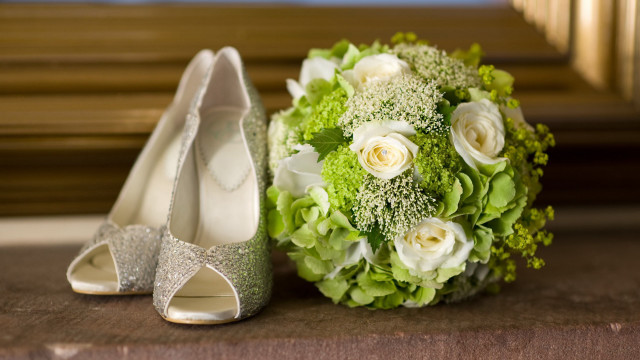 Bridal bouquet shoes table window free wallpaper for desktop - medium preview image