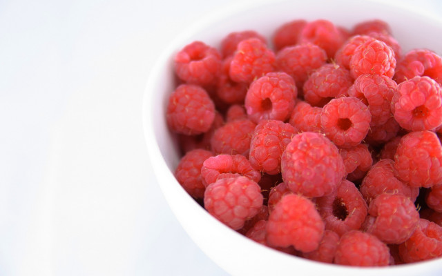 Raspberry bowl white surface photorealism free wallpaper for desktop - medium preview image