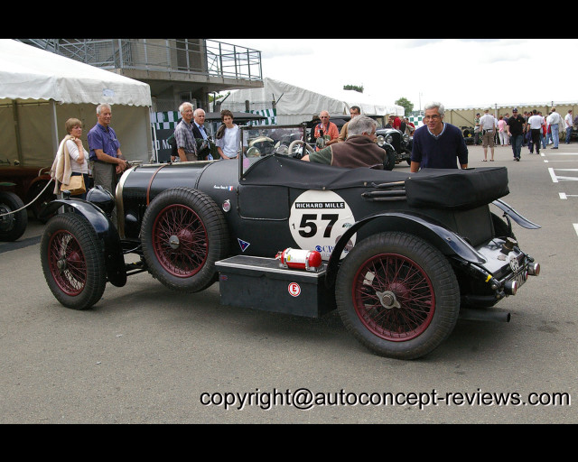 Vintage race car parking lot free wallpaper for desktop - medium preview image