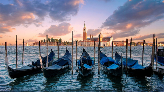 Gondolas city sunset matte cinematic free wallpaper for desktop - medium preview image