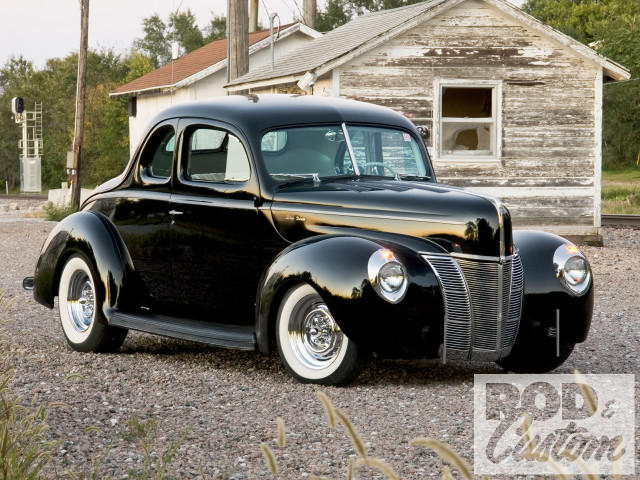 Black car clock tower building free wallpaper for desktop - medium preview image