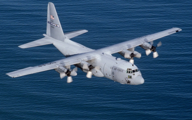 Large airplane over ocean landing free wallpaper for desktop - medium preview image