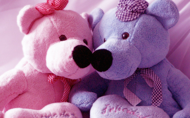 Teddy bears bed pink blue free wallpaper for desktop - medium preview image