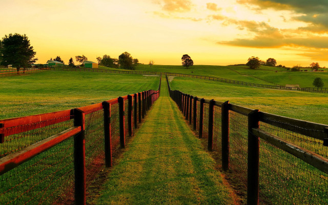 Fence field sunset barn mountain free wallpaper for desktop - medium preview image