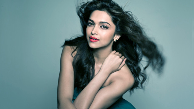 Bettina heinen ayech long hair free wallpaper for desktop - medium preview image