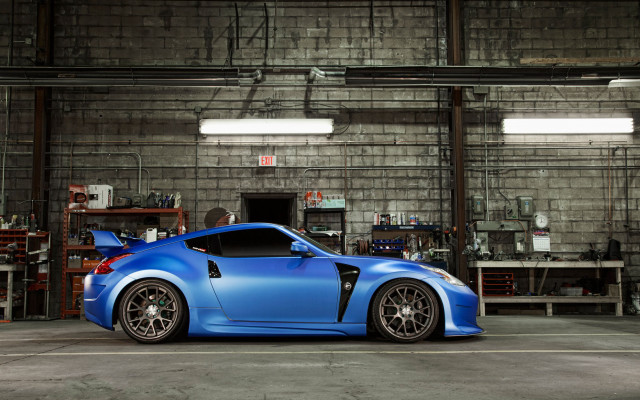 Blue sports car garage man free wallpaper for desktop - medium preview image