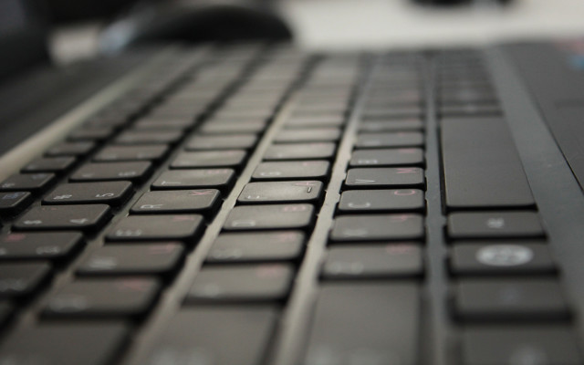 Keyboard mouse blurry background bokeh free wallpaper for desktop - medium preview image