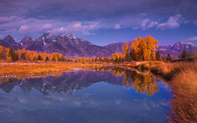 Mountain reflection autumn lake city free wallpaper for desktop - medium preview image