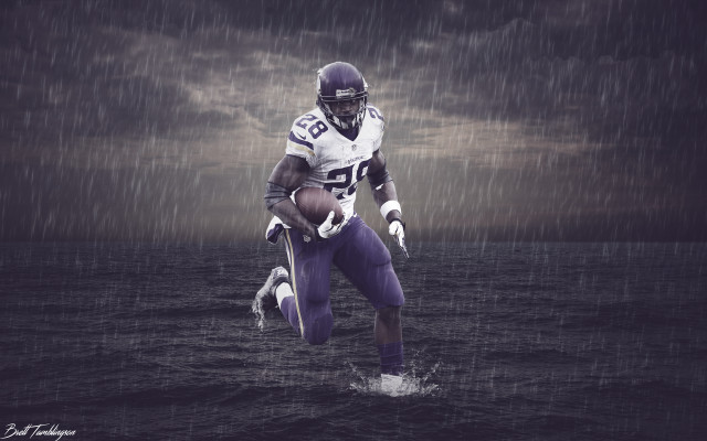 Football player running rain water free wallpaper for desktop - medium preview image