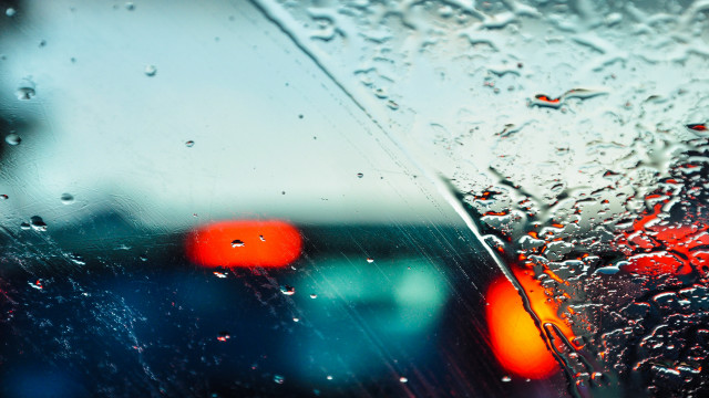 Rain windshield redlight blurrycar impressionism free wallpaper for desktop - medium preview image