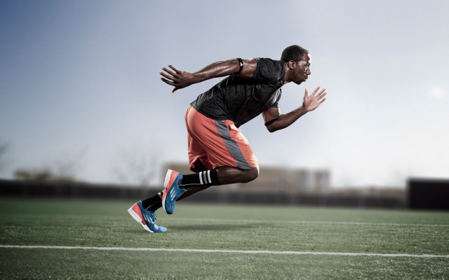 Man running blue shoes black free wallpaper for desktop - medium preview image