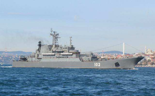 Large gray ship city bridge free wallpaper for desktop - medium preview image