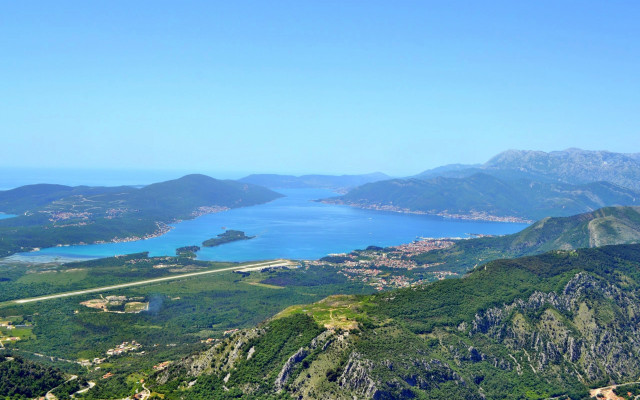 Mountain lake town panorama nature free wallpaper for desktop - medium preview image