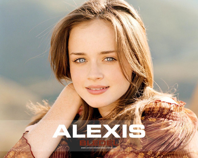 Woman blueeyes browndress shorthair smiling free wallpaper for desktop - medium preview image