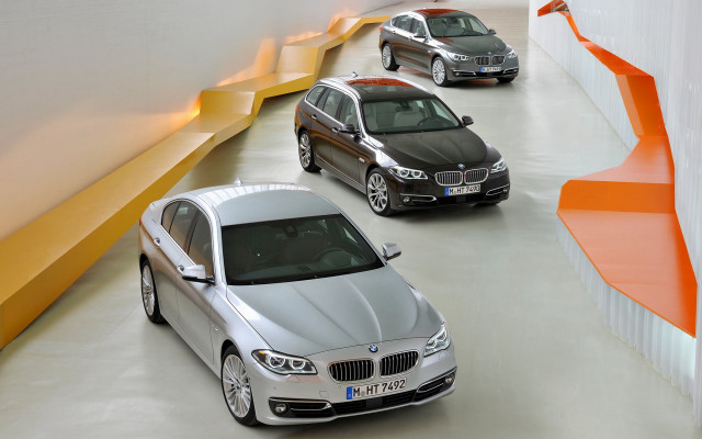 Cars group 3d render bernt free wallpaper for desktop - medium preview image